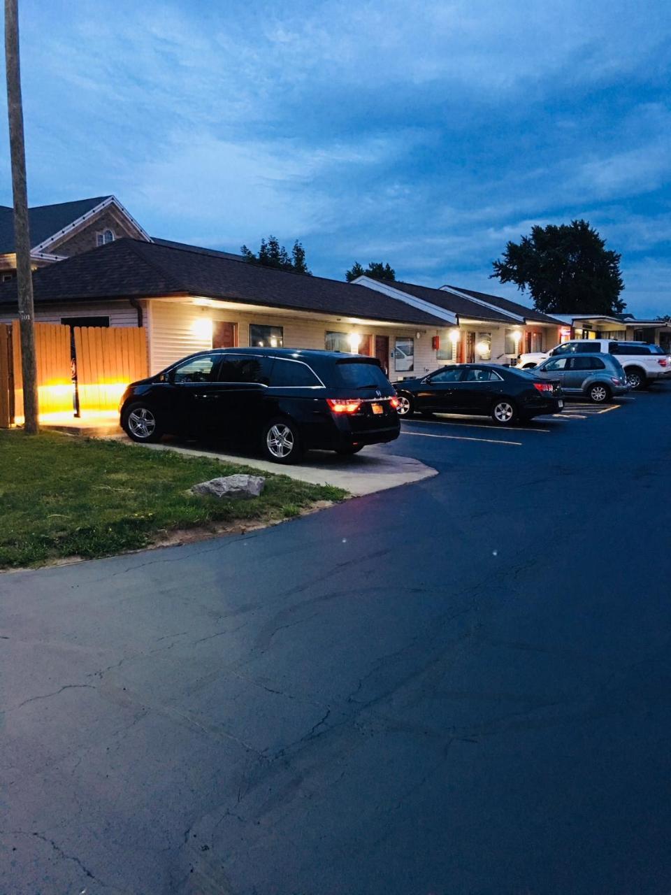 Budget Inn Williamsville Exteriér fotografie